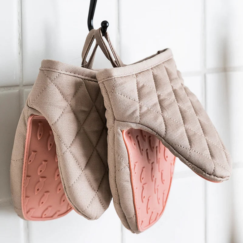 1PCS Fish-Shaped Silicone Oven Glove | Anti-Scald Heat-Resistant Kitchen Glove, Multi-Purpose Dish & Tray Holder